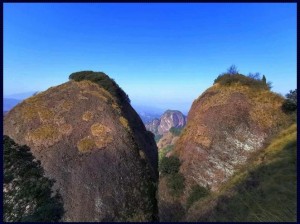 快来看看又大又白两座山峰一样的双胞胎山峰包