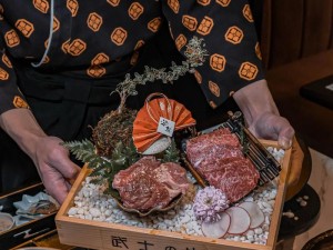 日本烤肉店特制高品质和牛，感受独特的烤肉体验